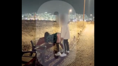 화려한 야경이 한눈에 들어오는 명당에서 야외섹스 [레드걸 한국야동,최신야동,무료야동]